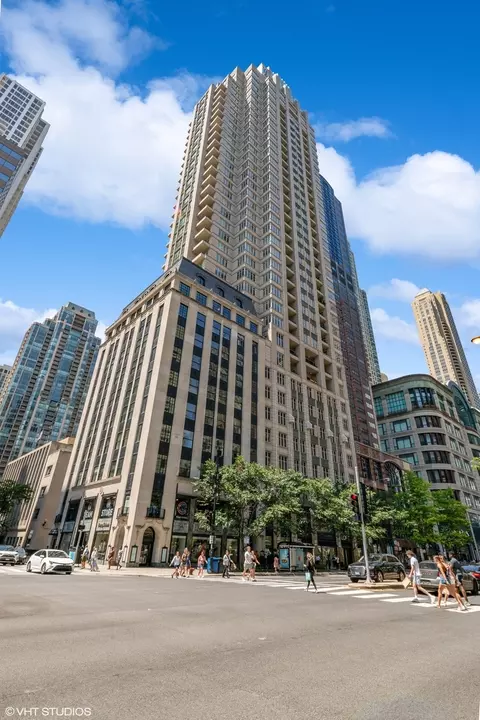 118 Erie St #25A, Chicago, IL 60611