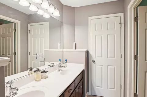 Bath - 13422 Lindengate Ct, Plainfield, IL 60585 photo 6 of 7