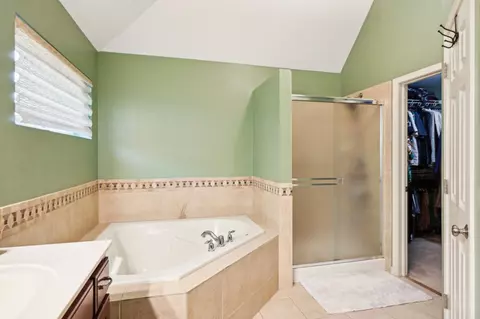 Bath - 13422 Lindengate Ct, Plainfield, IL 60585 photo 4 of 7