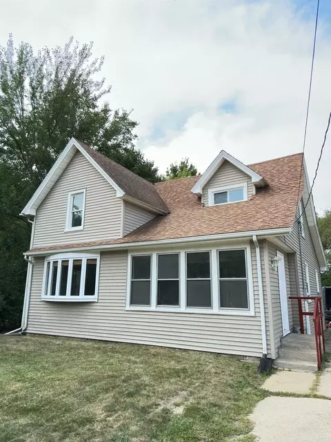 4902 Forest Hills Rd, Loves Park, IL 61111