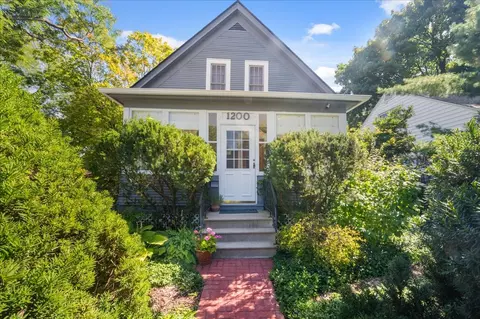 1200 S Third St, Saint Charles, IL 60174