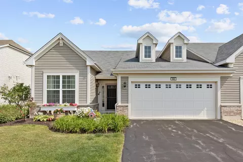 562 Autumn Cir, Pingree Grove, IL 60140