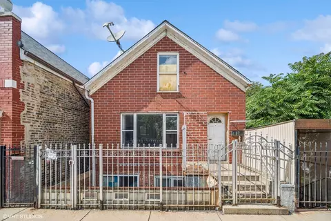2138 W 19th St, Chicago, IL 60608