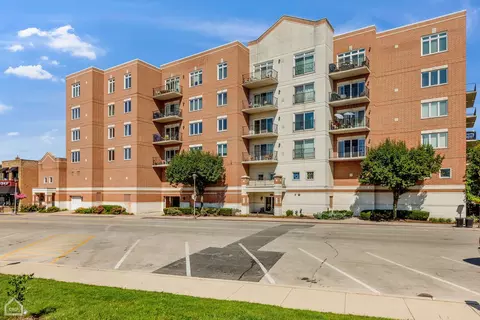 8822 Brookfield Ave #406, Brookfield, IL 60513