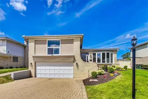 7916 Arcadia St, Morton Grove, IL 60053