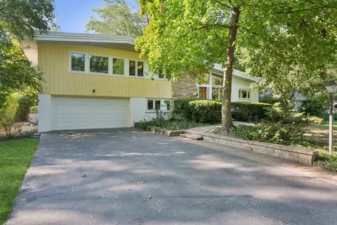 Exterior - 724 Willow Tree Ln, Glencoe, IL 60022 photo 2 of 7