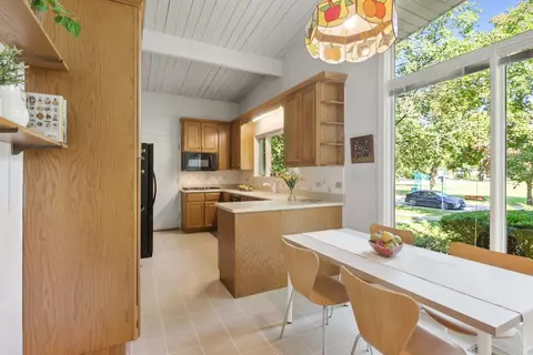 Kitchen - 724 Willow Tree Ln, Glencoe, IL 60022 photo 1 of 2