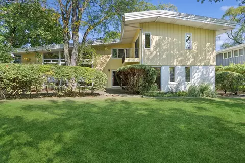Exterior - 724 Willow Tree Ln, Glencoe, IL 60022 photo 4 of 7