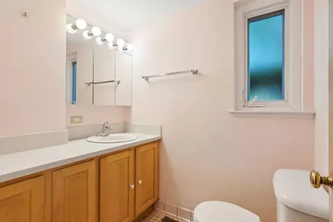 Bath - 724 Willow Tree Ln, Glencoe, IL 60022 photo 5 of 5