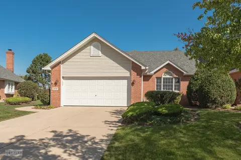 2030 Clover Ln, Woodridge, IL 60517