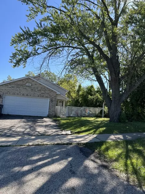2800 Jethro Ct, Zion, IL 60099
