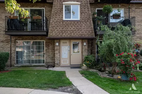 9420 Bay Colony Dr #3W, Des Plaines, IL 60016