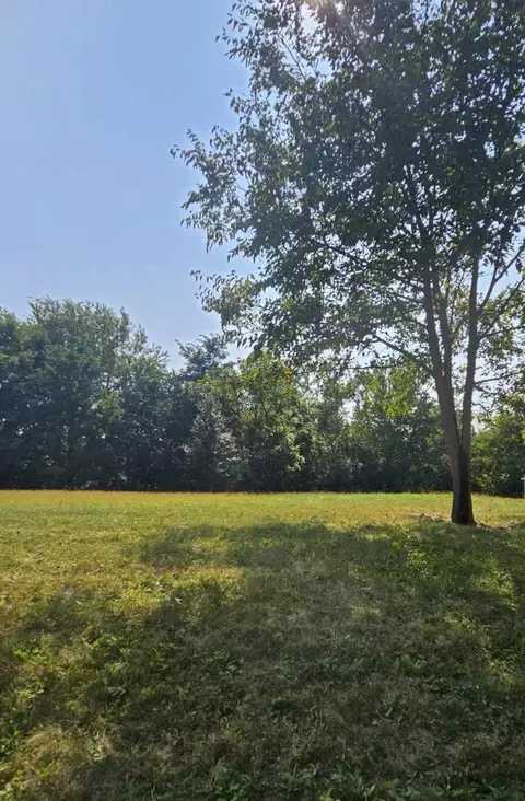 434 Woodland Trl, Lindenhurst, IL 60046