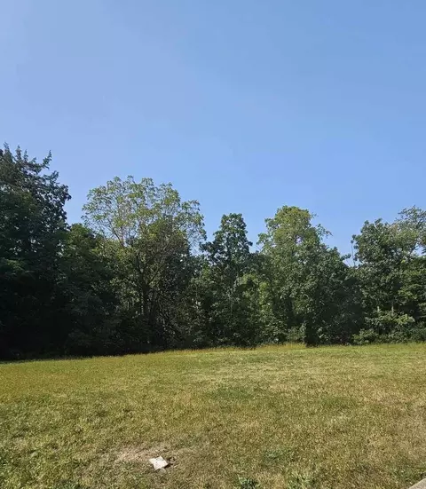 437 Woodland Trl, Lindenhurst, IL 60046