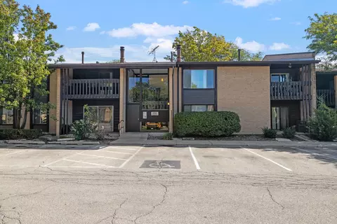 6183 Pinewood Ct #201, Willowbrook, IL 60527