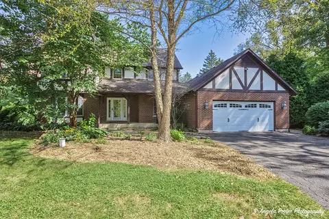 489 Lakepoint Dr, Barrington, IL 60010