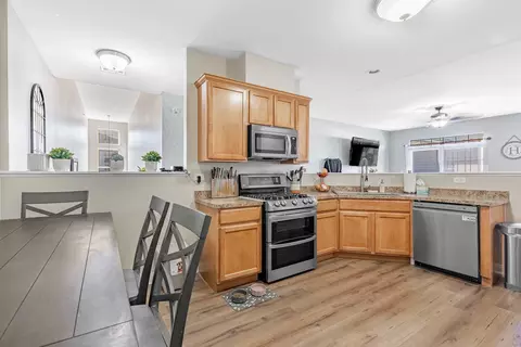 Kitchen - 10200 Mulberry Ln #E, Bridgeview, IL 60455 photo 3 of 3