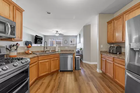 Kitchen - 10200 Mulberry Ln #E, Bridgeview, IL 60455 photo 2 of 3