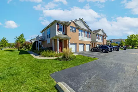 10200 Mulberry Ln #E, Bridgeview, IL 60455