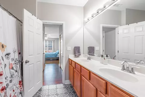 Bath - 10200 Mulberry Ln #E, Bridgeview, IL 60455 photo 2 of 2
