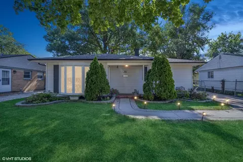 321 E Dennis Rd, Wheeling, IL 60090