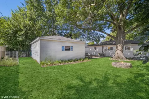 Exterior - 321 E Dennis Rd, Wheeling, IL 60090 photo 4 of 5