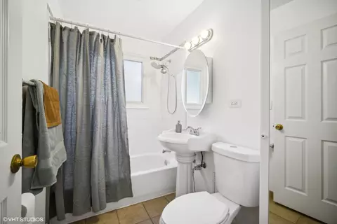 Bath - 321 E Dennis Rd, Wheeling, IL 60090 photo 2 of 2