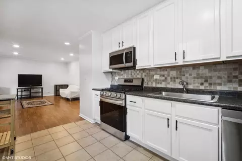 Kitchen - 321 E Dennis Rd, Wheeling, IL 60090 photo 3 of 3