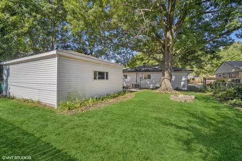 Exterior - 321 E Dennis Rd, Wheeling, IL 60090 photo 5 of 5