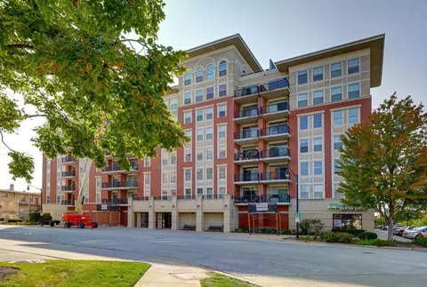 656 Pearson St #702C, Des Plaines, IL 60016
