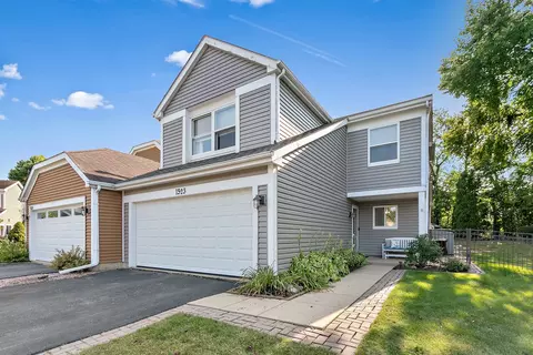 1523 S Pembroke Dr, South Elgin, IL 60177