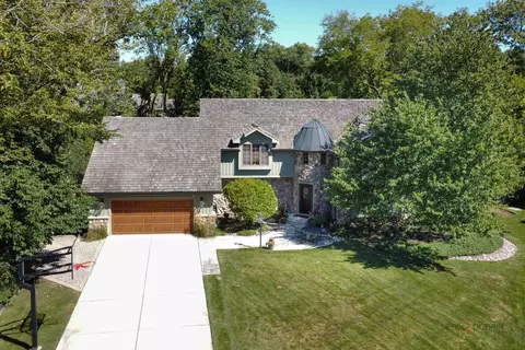 828 Interlaken Ln, Libertyville, IL 60048