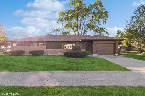 4 E Rocket Cir, Park Forest, IL 60466