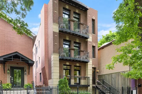 2703 N Southport Ave #1, Chicago, IL 60614
