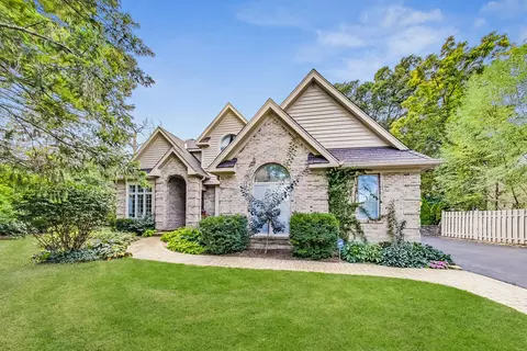 2523 Forest Ct, Lindenhurst, IL 60046