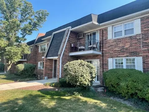 2415 Ogden Ave #12, Downers Grove, IL 60515