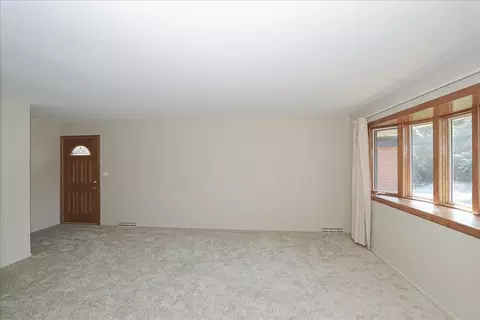Living - 361 Lance Dr, Des Plaines, IL 60016 photo 2 of 4