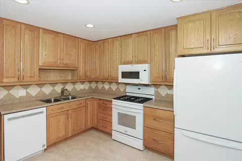 Kitchen - 361 Lance Dr, Des Plaines, IL 60016 photo 2 of 3
