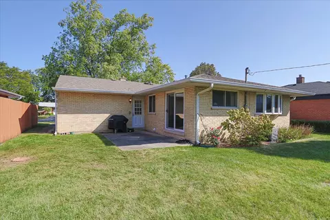 Exterior - 361 Lance Dr, Des Plaines, IL 60016 photo 3 of 4