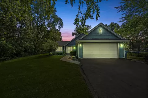 8647 W 96th St, Palos Hills, IL 60465