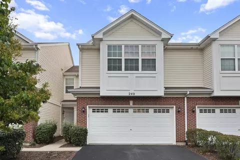 240 S Oak Creek Ln, Romeoville, IL 60446