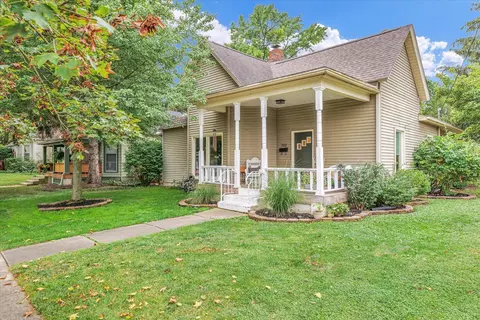 702 S Charter St, Monticello, IL 61856