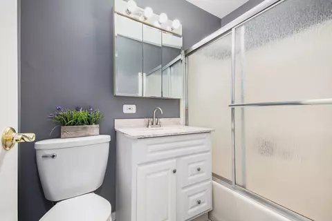 Bath - 832 Gates St, Aurora, IL 60505 photo 1 of 2