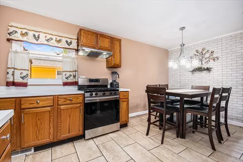 Kitchen - 832 Gates St, Aurora, IL 60505 photo 1 of 2