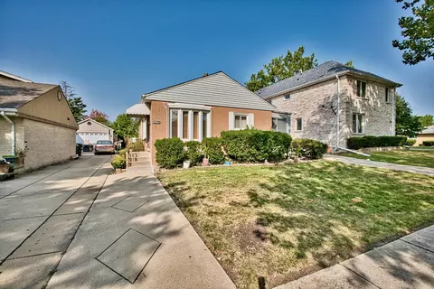 7750 N Oconto Ave, Niles, IL 60714