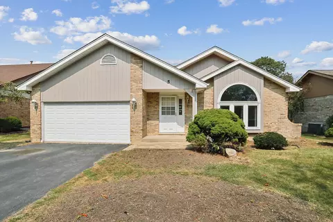 5 Meagan Ln, Lemont, IL 60439