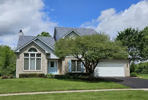 453 Ridgelawn Trl, Batavia, IL 60510