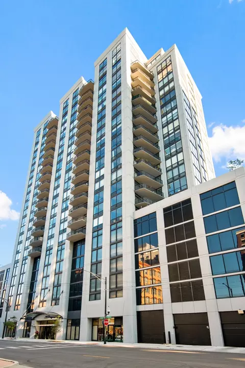 435 W Erie St #2107, Chicago, IL 60654