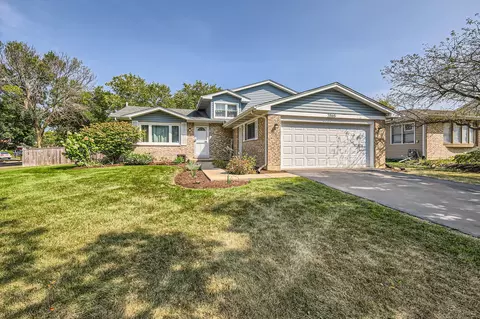 2065 Arapaho Dr, West Chicago, IL 60185