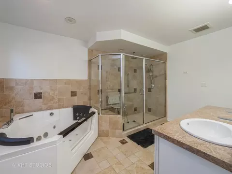Bath - 108 N Marion Ave, Bartlett, IL 60103 photo 2 of 4
